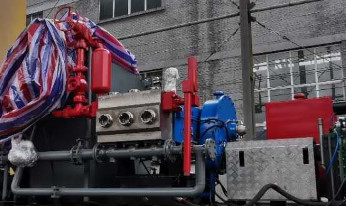 HTB250 Akış Hızı 13-80m³ / H @ Basınç 10-35Mpa ile Hafif Petrol Sahası Araç Pompası